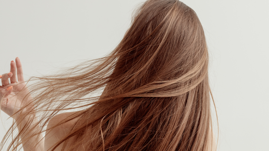 Cheveux fins : comment gagner en volume et densité naturellement