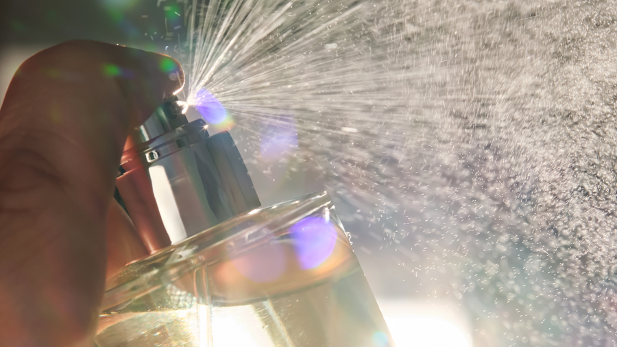 Le parfum pour cheveux, une nouvelle habitude sensorielle et de bien-être