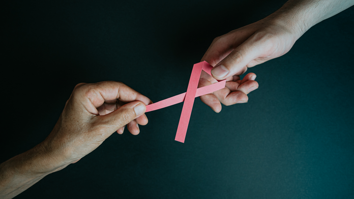Cheveux et cancer du sein : comprendre, accompagner et prendre soin.