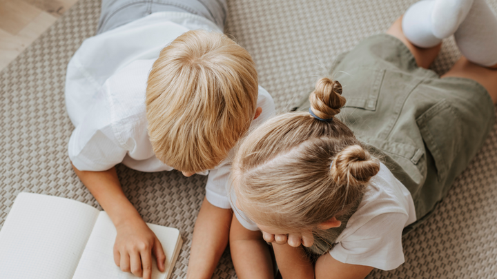 Cheveux des enfants : conseils et routine douce pour les préserver