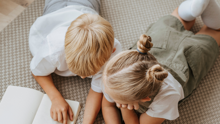 Cheveux des enfants : conseils et routine douce pour les préserver